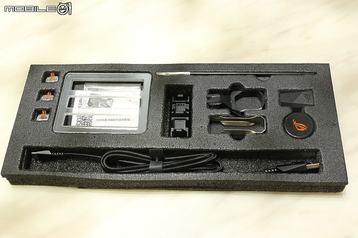結合頂尖技術的客製化鍵盤|ROG Azoth不專業開箱測試