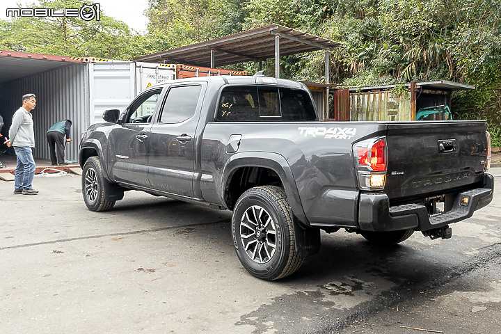 蔣大的 Toyota Tacoma 皮卡 & Four Wheel Campers 露營車廂開櫃紀錄|準備踏上承載式露營車之路!
