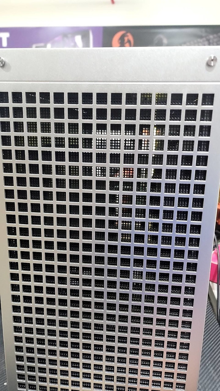 點我看大圖 abee Pixel One - 360度萬元等級鋁金屬像素風 8bit 給我拼一隻兔子行嗎?₍ᐢ⑅ᐢ₎