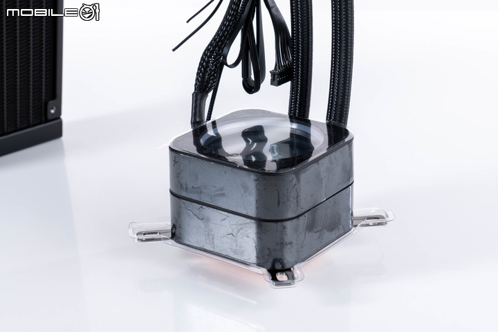 CORSAIR iCUE H150i ELITE LCD XT 360 AIO 水冷散熱器 以更高解熱能力持續穩定效能輸出
