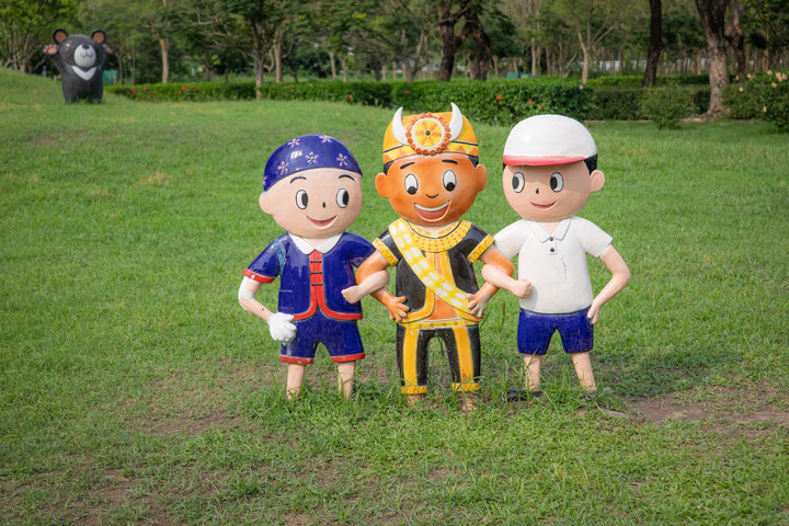 屏東小旅行~ 枋寮鐵道藝術村，潮州日式歷史建築文化園區、林後四林平地森林園區，泰武鄉咖啡廣場，萬金聖母聖殿
