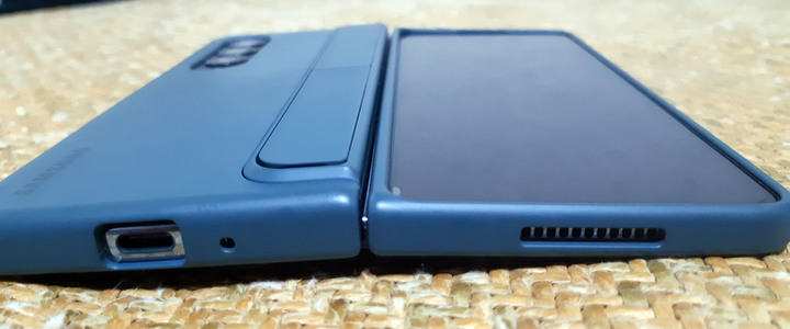 Galaxy Z Fold4 內螢幕沒辦法展平