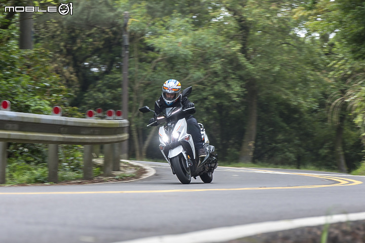 SYM JET SL TCS 試駕|強化安全不漲價 升級就在細節裡