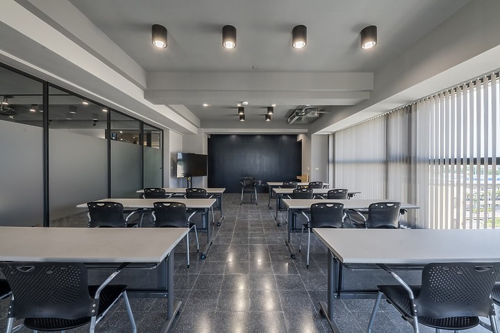 【開箱】幸福企業.專業傳承 黑灰藍質感的咖啡廳與專業教室