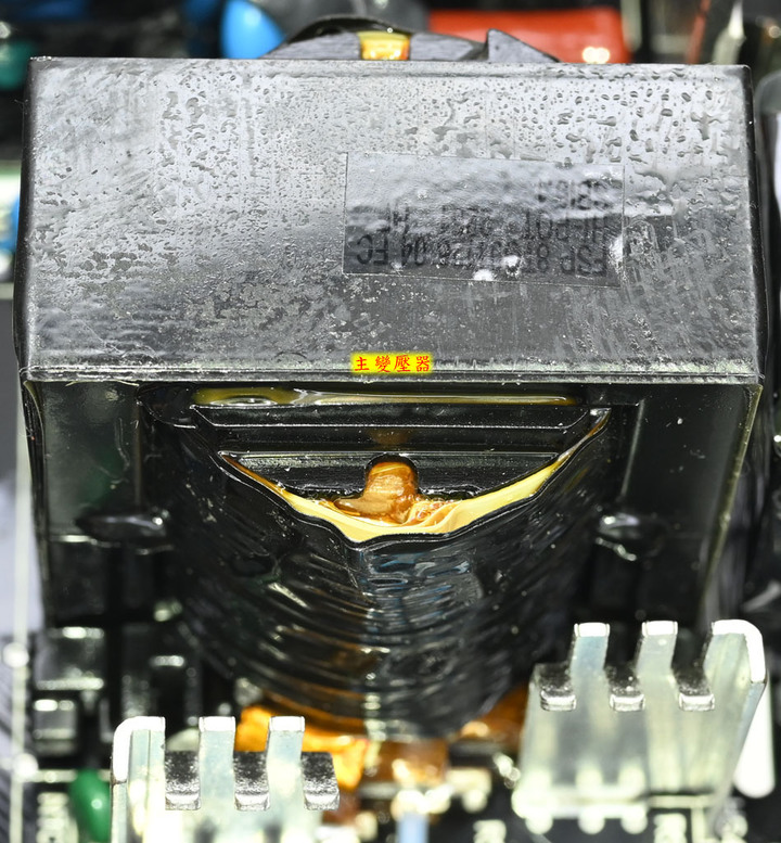 點我看大圖 FSP Hydro Ti PRO 1000W ATX3.0 PCIE5.0鈦金全模組化電源開箱