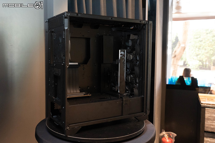 【Computex 2023】微星推出新款機殼與 AIO 水冷套件 應對顯示卡垂直安裝的熱量累積