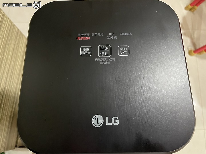點我看大圖 <蒸開箱試用> LG A9TS 蒸氣濕拖無線吸塵器|蒸的一鍵解決頑垢和死角髒汙,高效蒸氣技術可以輕鬆讓家裡像大掃除後的乾淨 (5/14第三次更新)