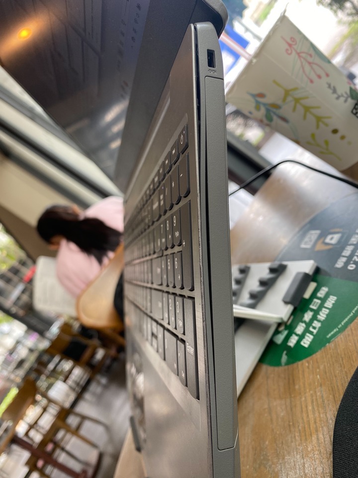 筆電大神可以初步診斷這是什麼狀況嗎?