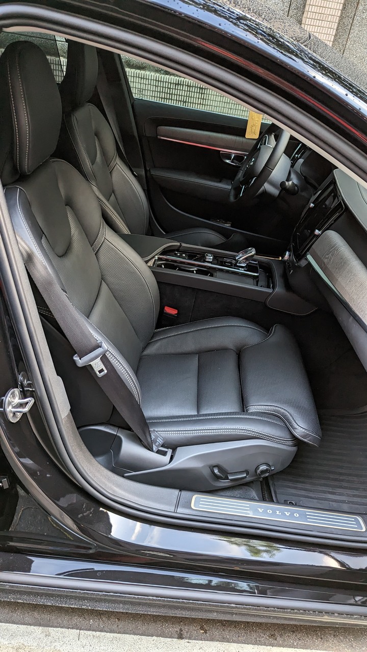 (2025/1/11可使用有線Android Auto) 公主、夫人, 今晚你想坐豪華經濟艙去哪裡-Volvo S90 B4 Inscription正式開箱 - 含外觀/內裝/功能及Android Automotive介紹