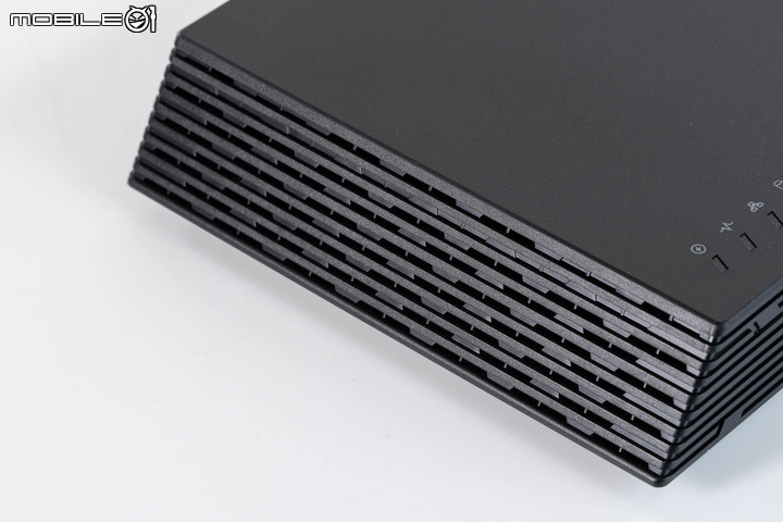 ASUSTOR FLASHSTOR 12 Pro FS6712X NAS 開箱實測 10G 網路搭配全 SSD 配置提供高速存取快感