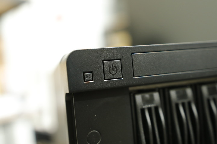 【用純SSD自組NAS】並留下4個槽供隨時擴充 家用SOHO Mini Server ITX？廢話跟圖一樣多