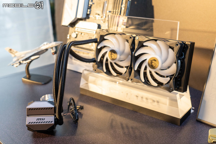 【Computex 2023】微星推出新款機殼與 AIO 水冷套件 應對顯示卡垂直安裝的熱量累積