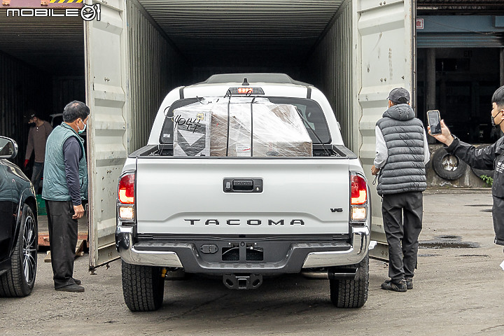 蔣大的 Toyota Tacoma 皮卡 & Four Wheel Campers 露營車廂開櫃紀錄|準備踏上承載式露營車之路!