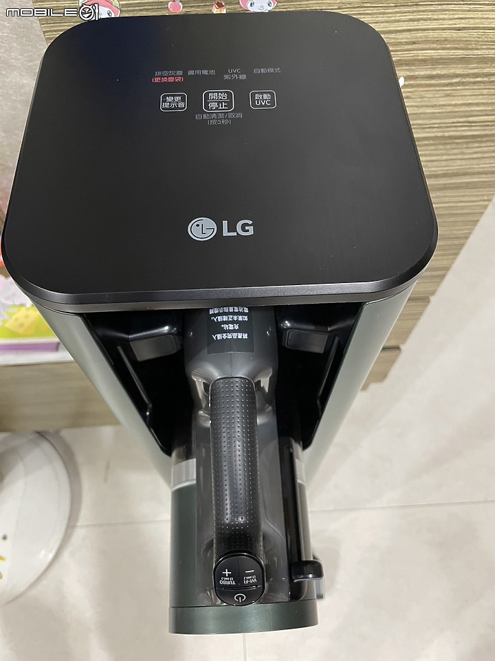點我看大圖 <蒸開箱試用> LG A9TS 蒸氣濕拖無線吸塵器|蒸的一鍵解決頑垢和死角髒汙,高效蒸氣技術可以輕鬆讓家裡像大掃除後的乾淨 (5/14第三次更新)