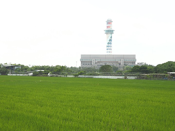 北投 中心新村與舊雙溪河步道 — 全臺唯一溫泉軍醫系統眷村，附掛市區內大片青翠稻田