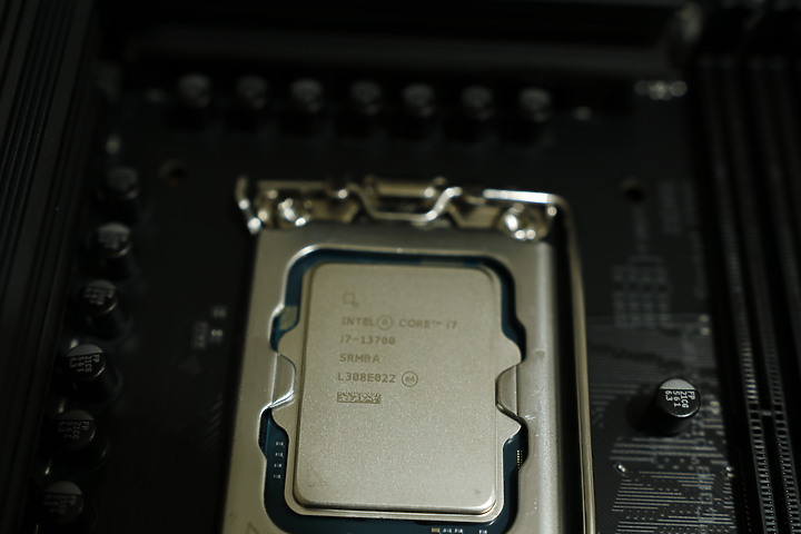 萬元內的誠意之作。由不可描述的 GIGABYTE 技嘉科技 帶來的 【Z790 AORUS ELITE AX】高品質主機板