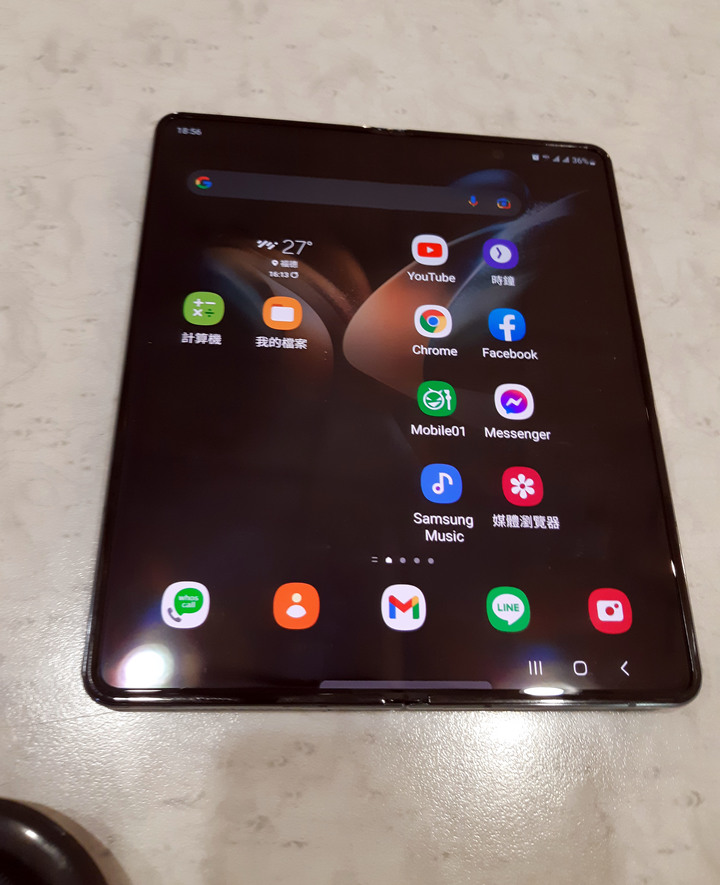 Galaxy Z Fold4 內螢幕沒辦法展平