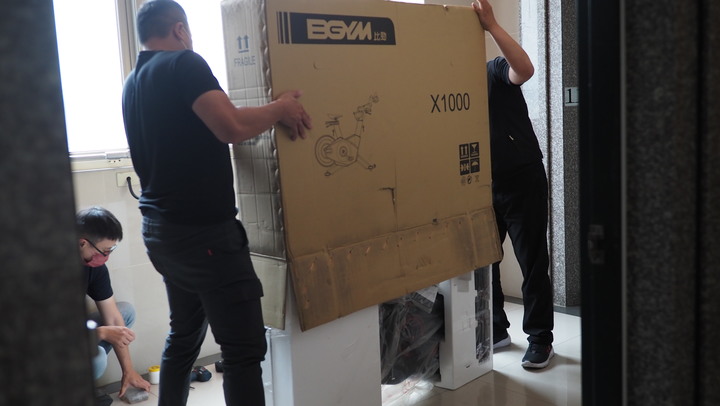 點我看大圖 極度接近公路車設定的磁控後驅飛輪車 BGYM X1000