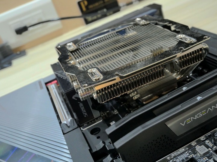 讀取速度破萬的快感 AORUS Gen5 10000 SSD 2TB