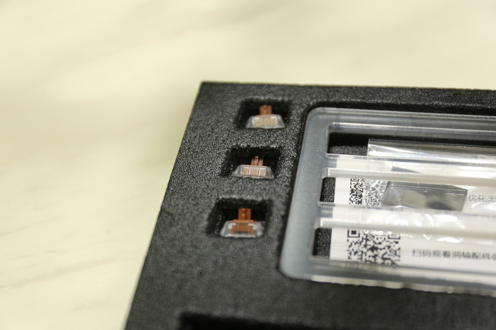 結合頂尖技術的客製化鍵盤|ROG Azoth不專業開箱測試