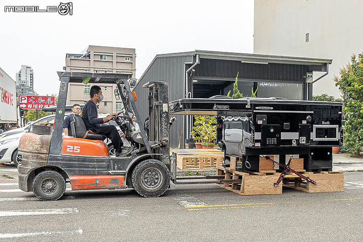 蔣大的 Toyota Tacoma 皮卡 & Four Wheel Campers 露營車廂開櫃紀錄|準備踏上承載式露營車之路!