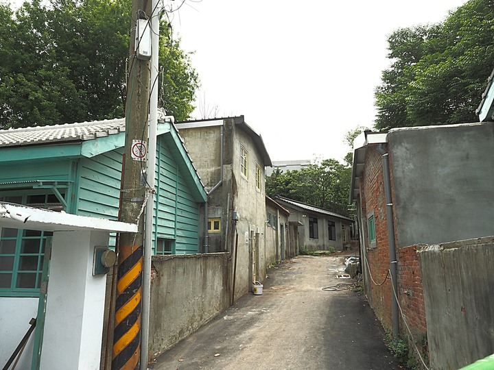 北投 中心新村與舊雙溪河步道 — 全臺唯一溫泉軍醫系統眷村，附掛市區內大片青翠稻田