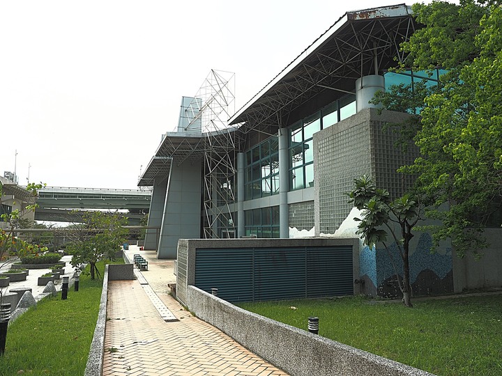 北投 中心新村與舊雙溪河步道 — 全臺唯一溫泉軍醫系統眷村，附掛市區內大片青翠稻田