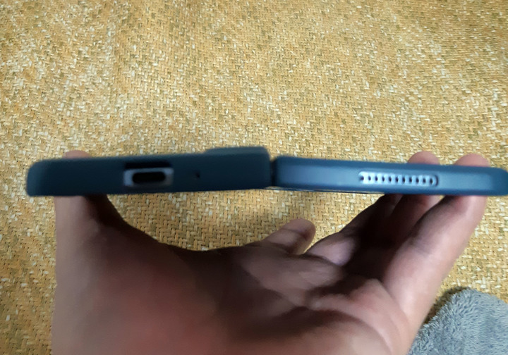 Galaxy Z Fold4 內螢幕沒辦法展平