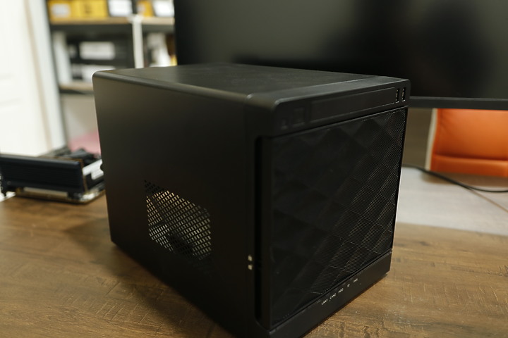 【用純SSD自組NAS】並留下4個槽供隨時擴充 家用SOHO Mini Server ITX？廢話跟圖一樣多