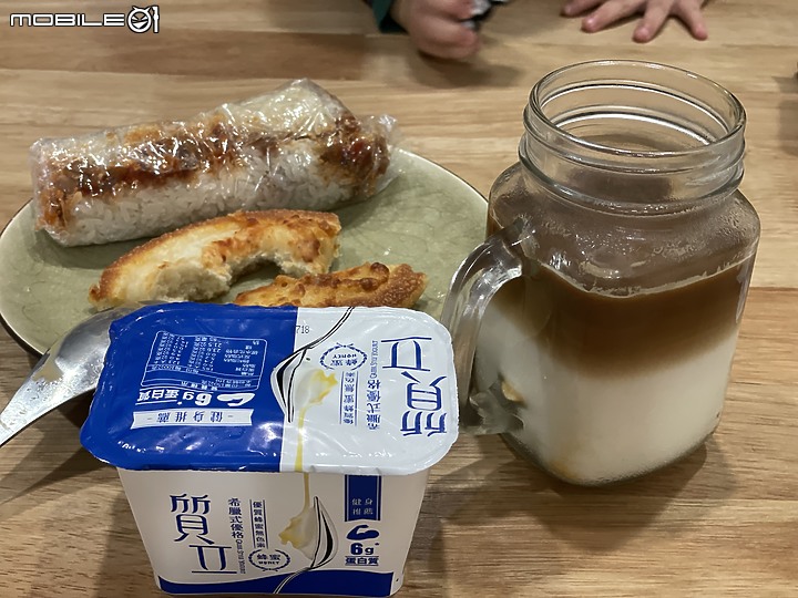 點我看大圖 <蒸開箱試用> LG A9TS 蒸氣濕拖無線吸塵器|蒸的一鍵解決頑垢和死角髒汙,高效蒸氣技術可以輕鬆讓家裡像大掃除後的乾淨 (5/14第三次更新)