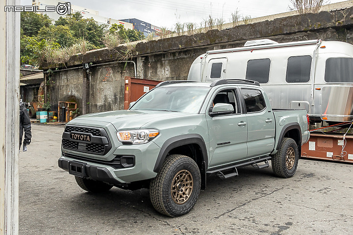 蔣大的 Toyota Tacoma 皮卡 & Four Wheel Campers 露營車廂開櫃紀錄|準備踏上承載式露營車之路!