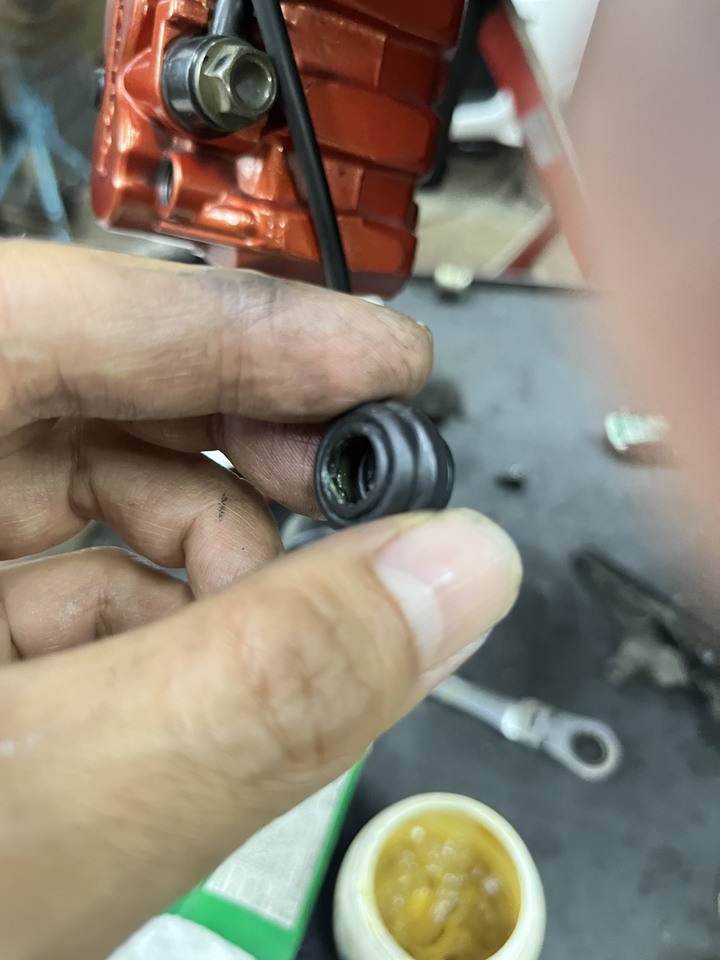 DIY雷霆王180剎車系統保養及輪胎更換