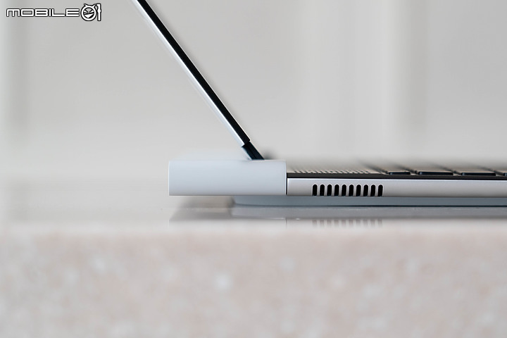 Alienware X14 R2 電競筆電體驗｜極致纖薄與科幻設計的交會！