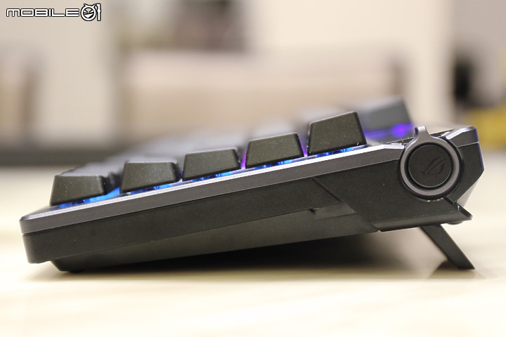 結合頂尖技術的客製化鍵盤|ROG Azoth不專業開箱測試