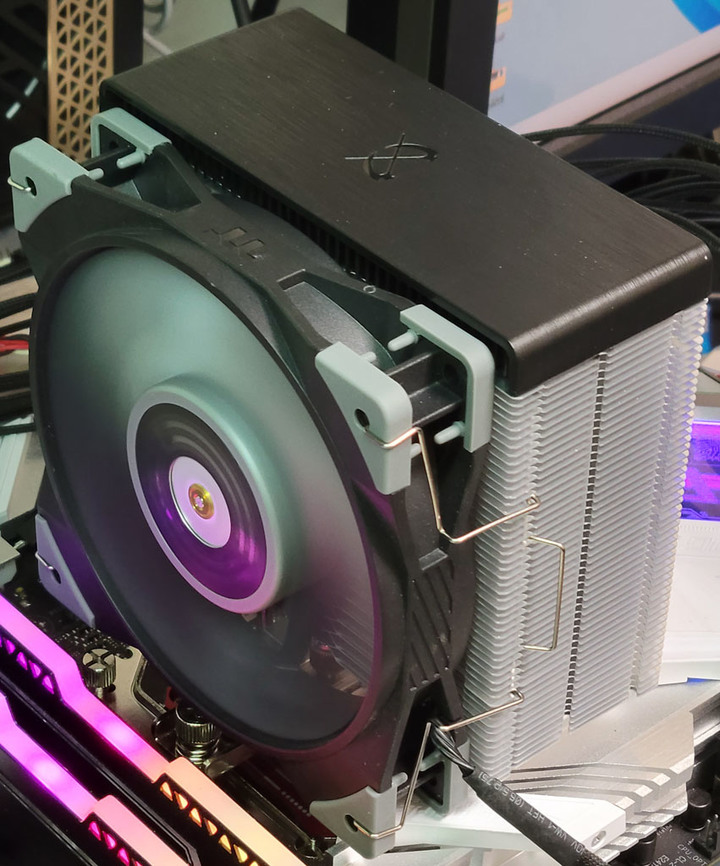 點我看大圖 Cooler Master MOBIUS 120 OC開箱簡測