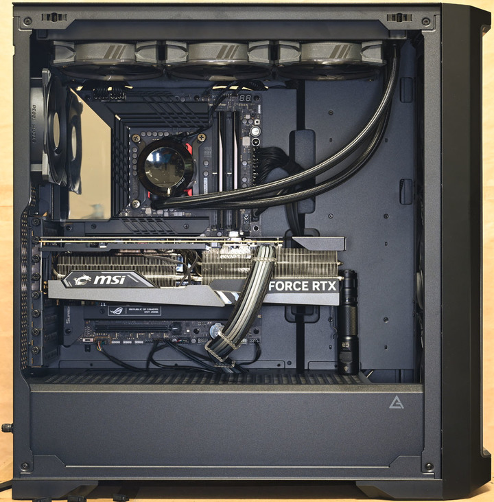 點我看大圖 Antec Performance 1機殼開箱