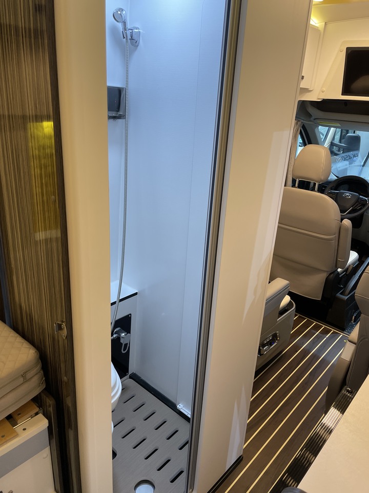 參觀上海國際房車旅遊博覽會 (露營車)