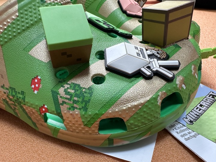 【開箱】Crocs Minecraft 麥塊我的世界童鞋