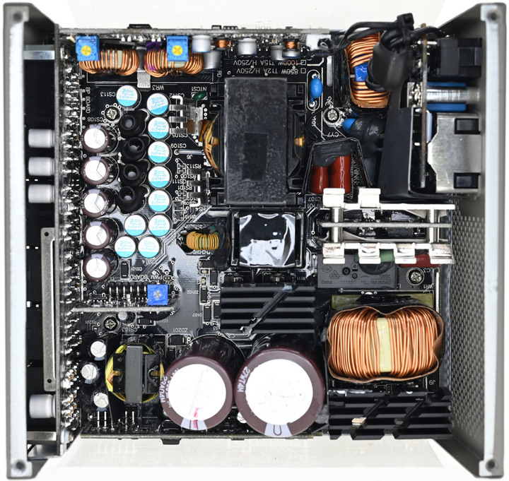 點我看大圖 FSP Hydro Ti PRO 1000W ATX3.0 PCIE5.0鈦金全模組化電源開箱