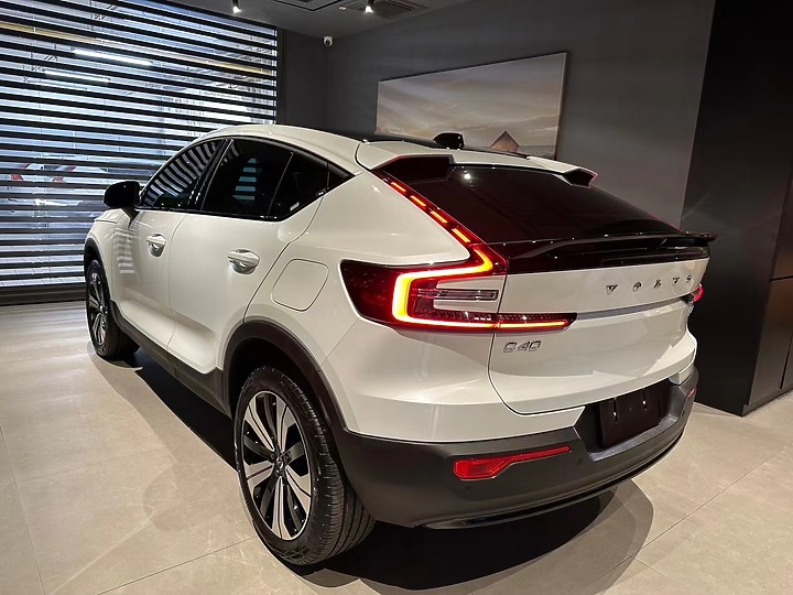 人生第一台EV Volvo C40