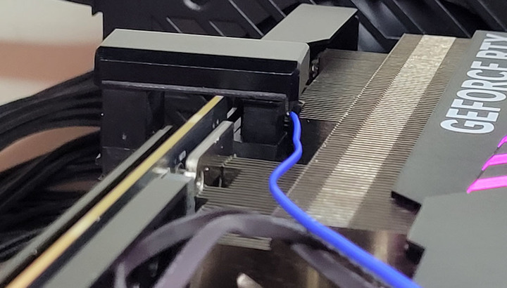 點我看大圖 CableMod 180度12VHPWR轉接頭(B款)開箱測試