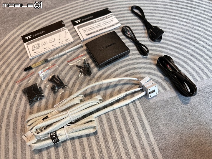 磁吸串接!ThermalTake 耀影 SWAFAN EX12 RGB 風扇