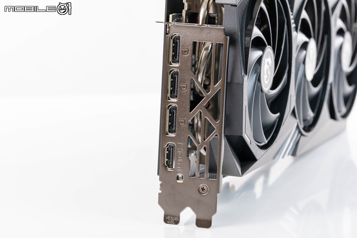 微星 GeForce RTX 4060 Ti GAMING X TRIO 8G 顯示卡開箱實測 以大開口散熱提供更高運作效能