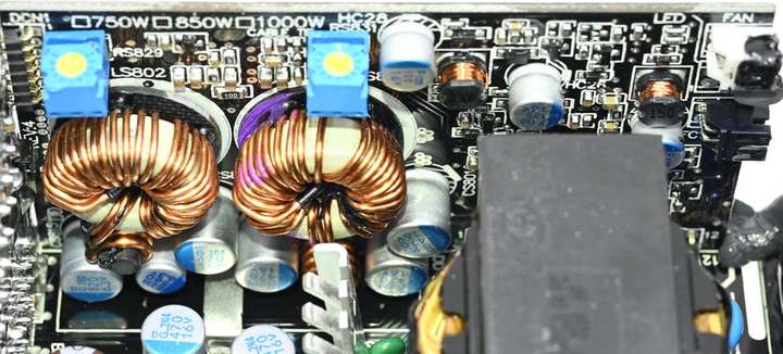 點我看大圖 FSP Hydro Ti PRO 1000W ATX3.0 PCIE5.0鈦金全模組化電源開箱