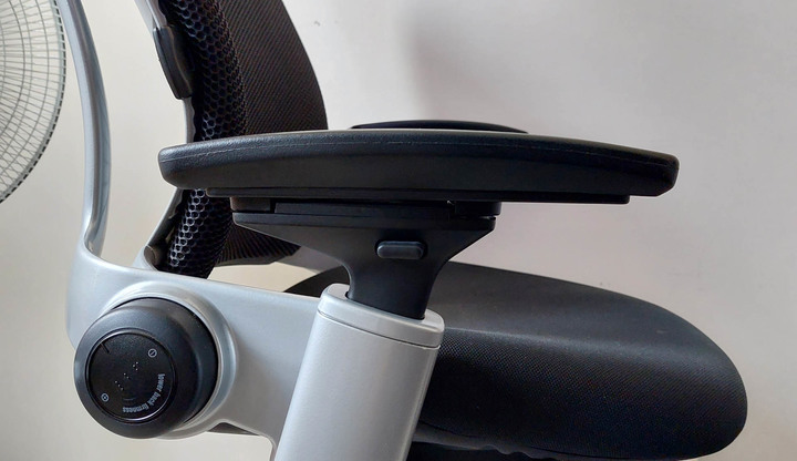 Steelcase Leap 到底怎麼跟 Aeron 比較,結果呢? 使用心得