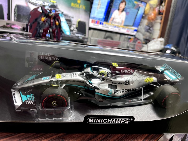 [開箱]F1 2022 1/18 MINICHAMPS L.HAMILTON MERCEDES-AMG W13 SPANISH GP