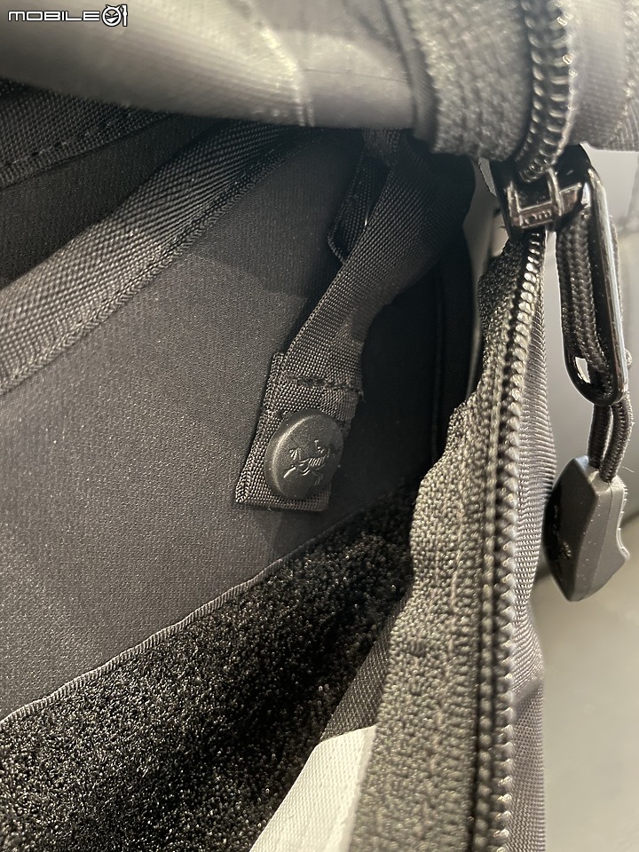 點我看大圖 Arc'teryx Leaf 軍鳥 COURIER BAG 15 郵差包 詳細測試