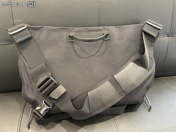 點我看大圖 Arc'teryx Leaf 軍鳥 COURIER BAG 15 郵差包 詳細測試