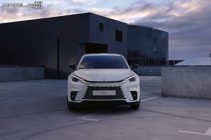 【海外新訊】動力搭配1.5升三缸油電搶攻入門休旅市場,Lexus正式發表全新休旅LBX!