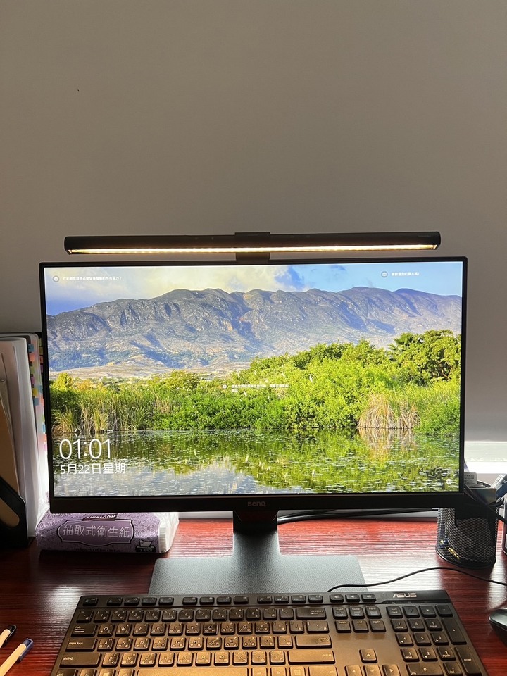 螢幕掛燈選擇 philips vs. BenQ